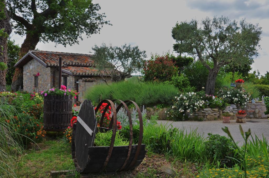 Casale Il Cerqueto Bed & Breakfast San Severino Marche Bagian luar foto